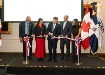 El encuentro contó también con la participación de funcionarios diplomáticos y consulares, representantes de asociaciones comunitarias, profesionales y emprendedores.