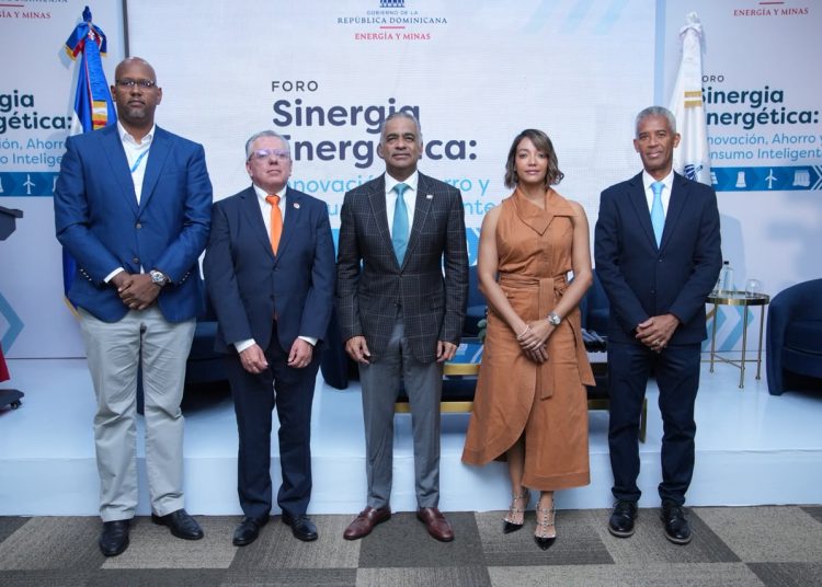 Expertos y representantes del sector energético participaron en el foro organizado por el Viceministerio de Innovación y Transición Energética, como parte de las actividades conmemorativas del Día Mundial del Ahorro de Energía.