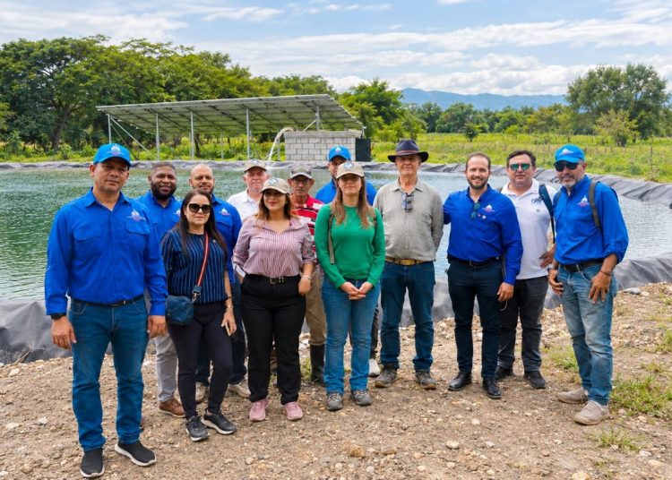 Claudio Caamaño Vélez, director ejecutivo de Tecnificación Nacional de Riego (TNR), recibió a los representantes chilenos para intercambiar experiencias sobre la modernización del riego agrícola.